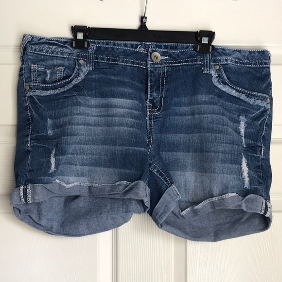 Blue jean shorts - Picture 1 of 3
